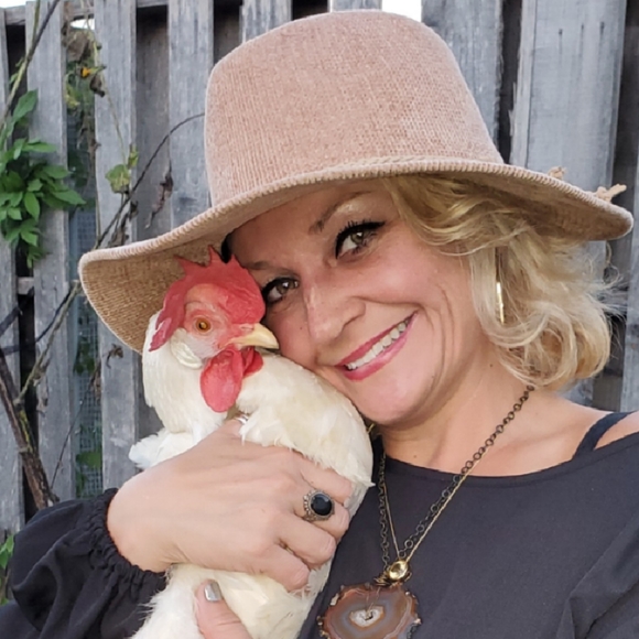 Meet your Posher, Katie - Picture 2 of 5